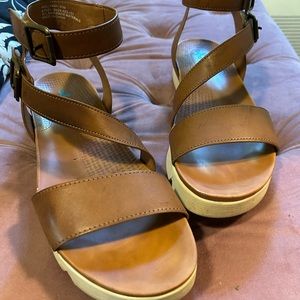 Baretrap brand platform sandal
